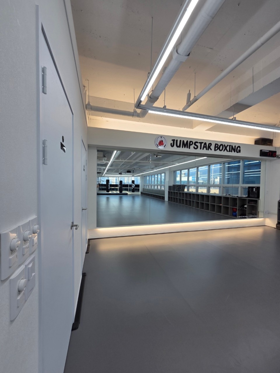 점프스타 복싱짐 쾌적한 매장 전경 및 훈련 모습